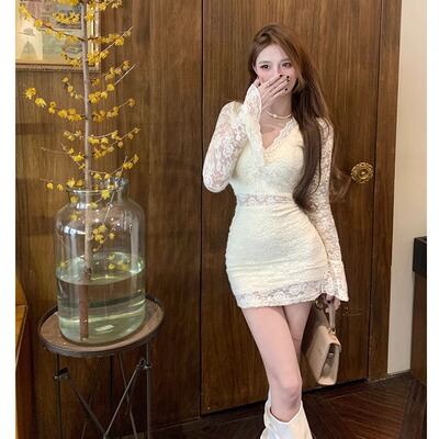 法式名媛V领蕾丝连衣裙女秋冬