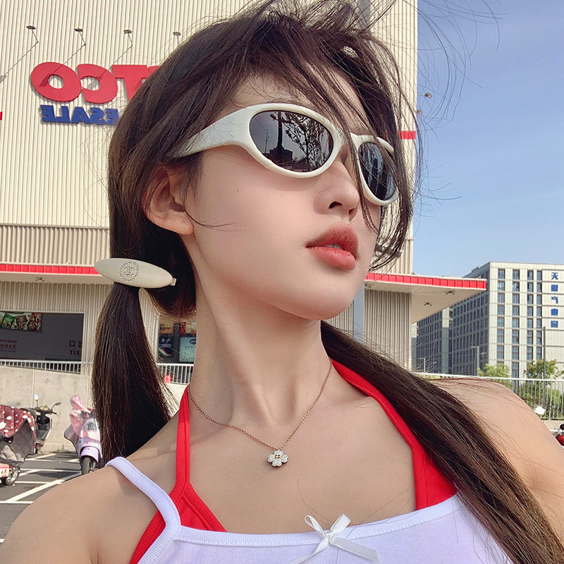 女款海边太阳眼镜防紫外线高级感