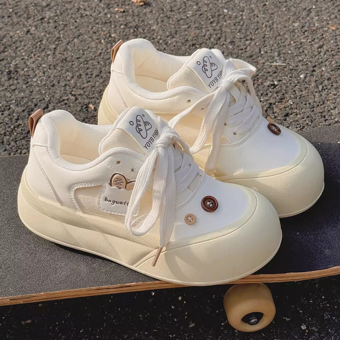 奶呼呼小白鞋女厚底面包鞋2026新款配阔腿裤鞋子百搭运动休闲板鞋