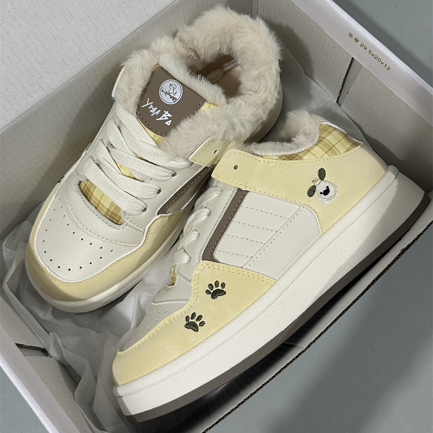 女童厚底加绒板鞋冬季保暖卡通小熊休闲鞋学生棉鞋2025冬季新款