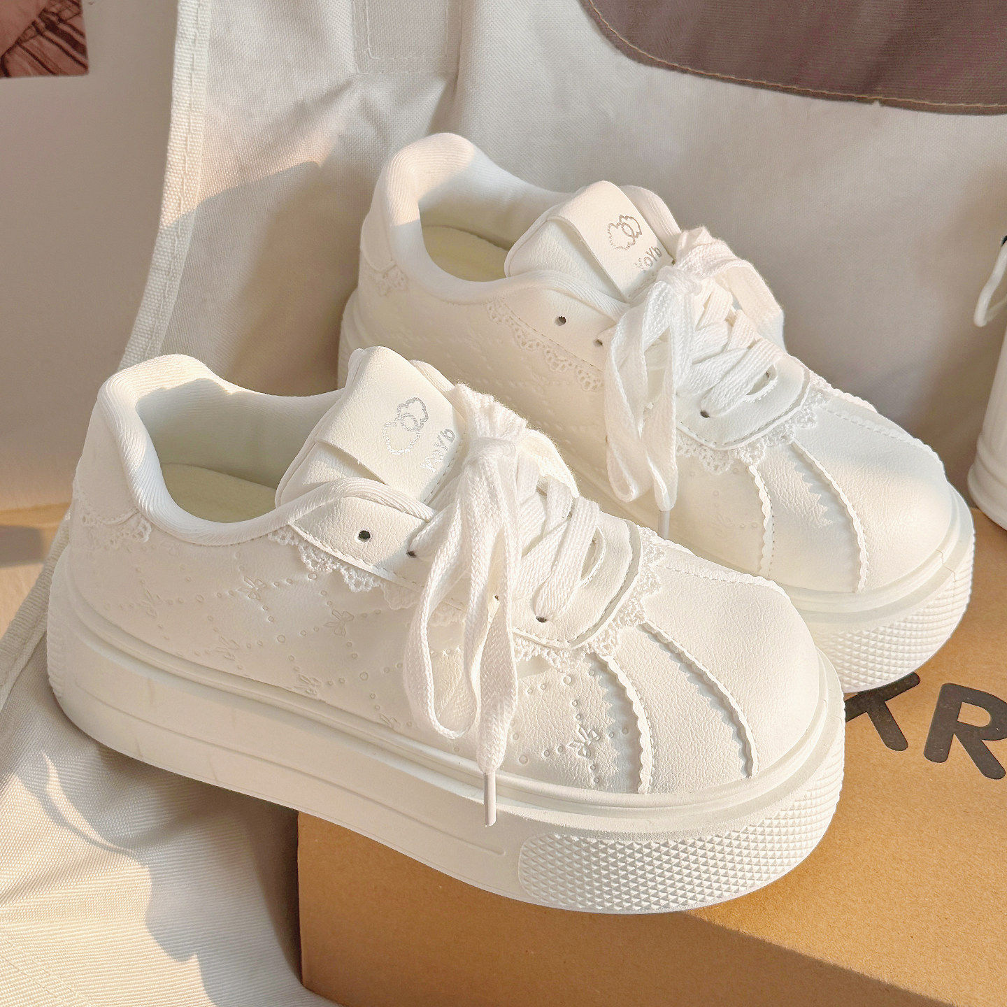 厚底增高小白鞋女韩系百搭配裙子鞋子2026新款学生面包鞋休闲板鞋