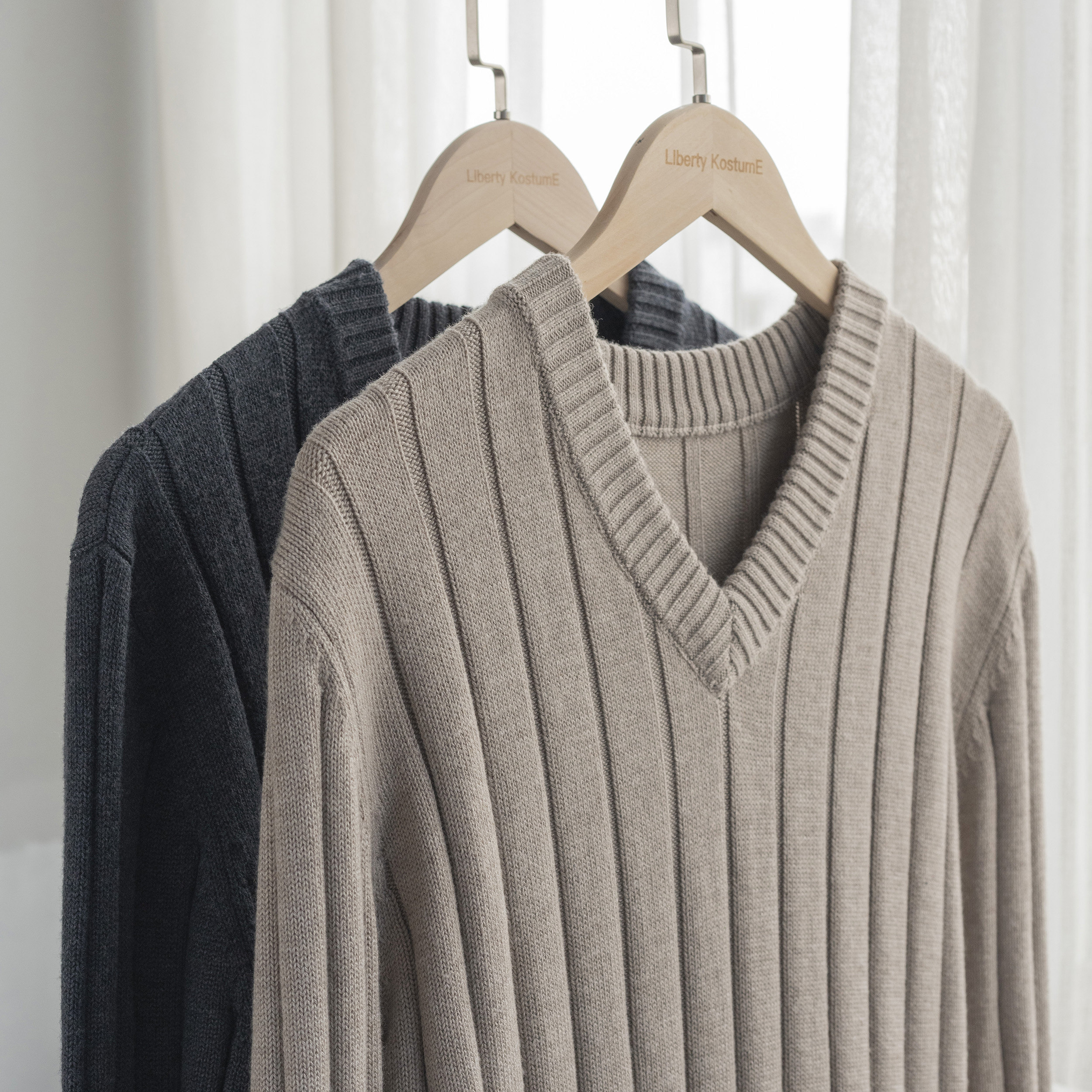 Liberty Kostume 秋季V领毛衣薄款纹理韩版休闲长袖针织衫男士