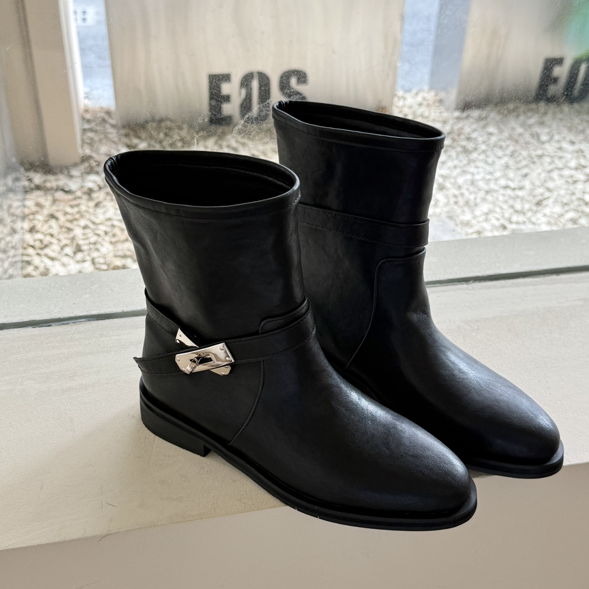 EOS复古风系带粗跟短靴金属扣装饰短靴0201