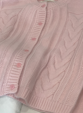 Vaoom-韩系温柔减龄感少女心单排扣保暖毛衣（含40浣熊毛）K1588