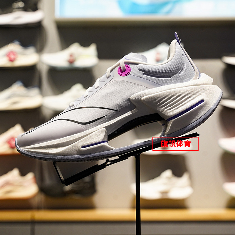 李宁男子高回弹弹速跑鞋