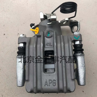 吉普2500切诺基2700北汽骑士勇士BJ40后刹车分泵制动卡钳刹车片