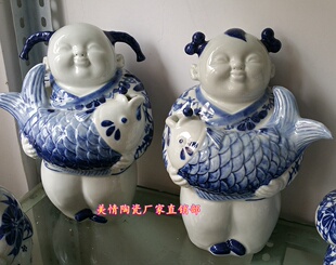 景德镇陶瓷器抱鱼娃娃手绘青花瓷连年有余童男童女喜庆装饰品童子
