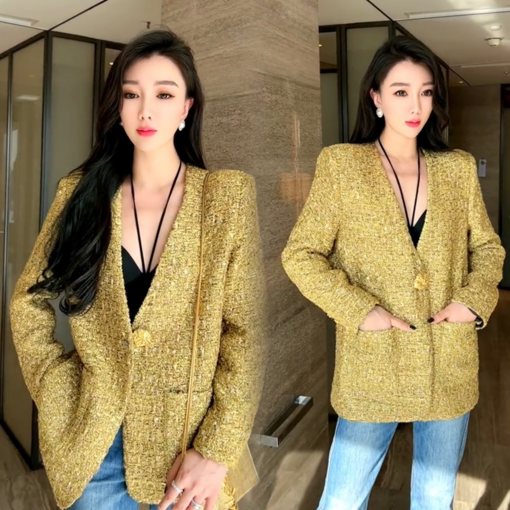 2026年气质百搭高级感轻奢名媛小香风金丝色编织V领羽绒服外套女