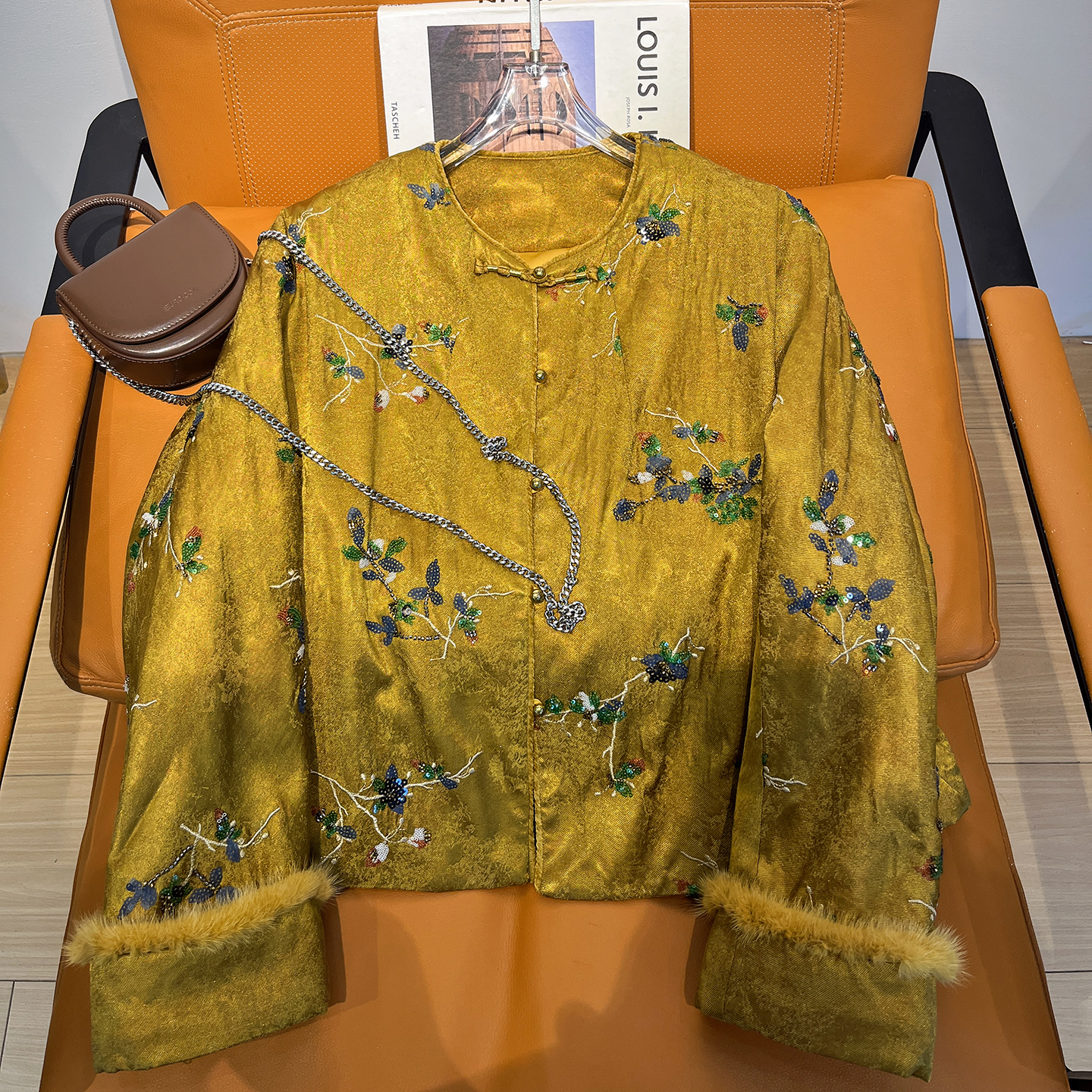 欧洲站新中式桑蚕丝棉衣冬季新款人丝提花亮片刺绣袖口水貂毛棉服