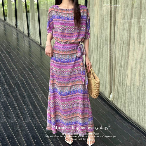 凉爽舒服~气质显瘦落肩袖裹裙系带印花海边度假连衣裙过膝长裙