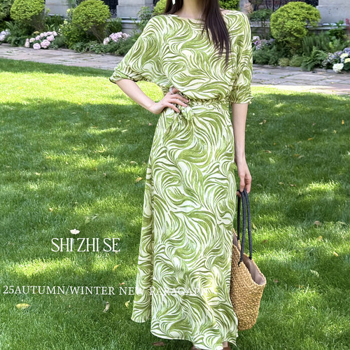 轻奢设计感夏季新款凉爽气质印花松弛感旅游系带连衣裙长款裙子