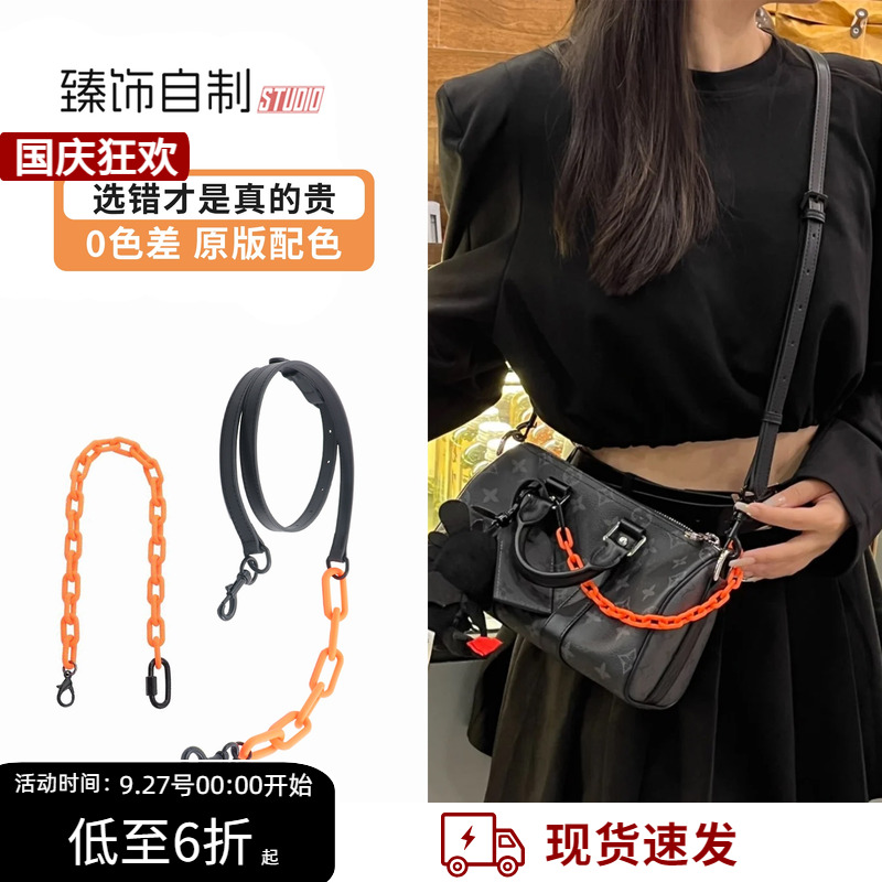 斜挎皮拼链，真的比帆布更百搭