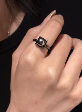 Joie大溪地黑珍珠M字母S925银镀黑铑简约戒指可调节情侣款送礼