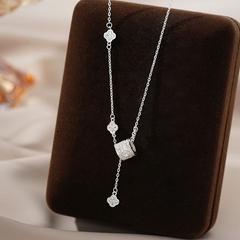 S999足银轻奢小蛮腰项链女新款设计感搭高级感吊坠毛衣链代发