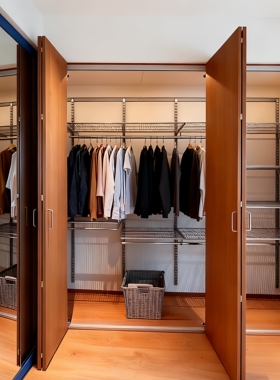 【三个房间】金属衣柜高品质灰色框架结构衣帽间新型钢制定制生产