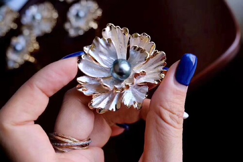 立体山茶花海水黑珍珠胸针胸花 精品高品质黑珍珠胸花毛衣链