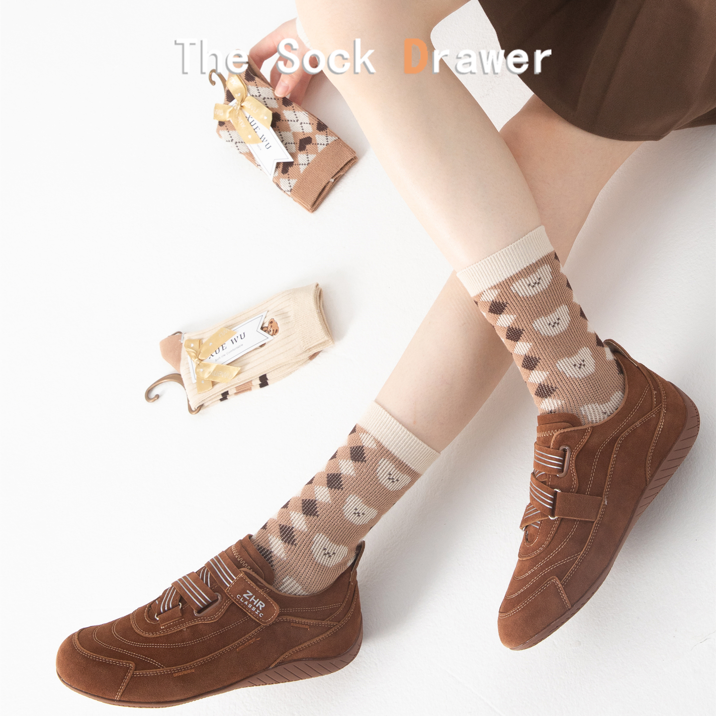 卡通小熊刺绣袜子女秋冬双针中筒袜卡其色堆堆长袜配德训鞋的袜子