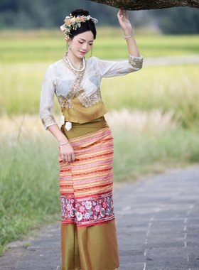 沙芭利西双版纳傣族传统服装