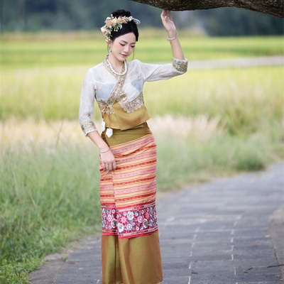 沙芭利西双版纳傣族传统服装