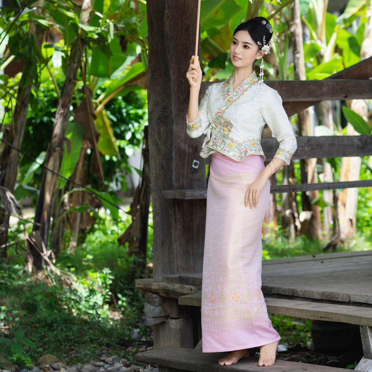 沙芭利版纳傣泰服饰女傣家姑娘传统服装金线织布筒裙华丽织金套装