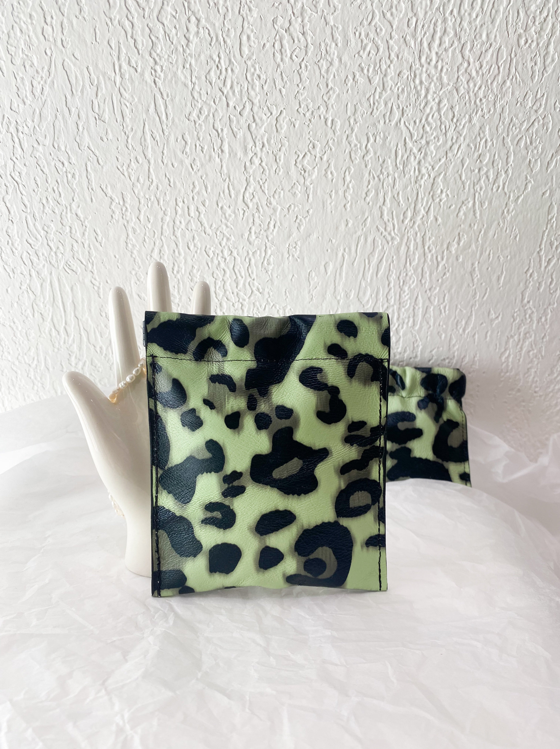 韩国小众设计师款新品绿黑豹纹里外真皮中号收纳包零钱包耳机包