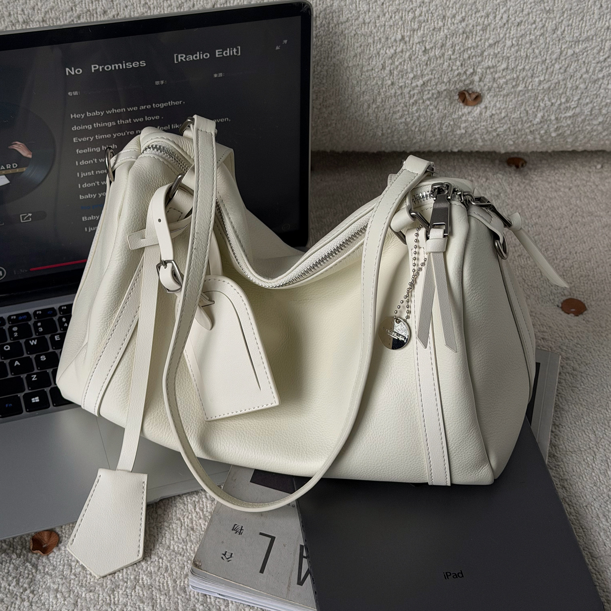 RANU复古头层牛皮保龄球包时尚百搭通勤大容量单肩枕头包波士顿包,箱包皮具/热销女包/男包,通用款女包,淘宝优惠券,粉丝福利购,淘宝优惠卷