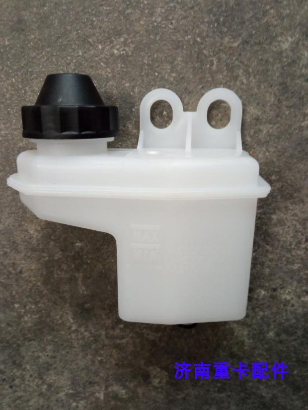 豪沃T5G 汕德卡C7H 离合器总泵 油壶储油罐储油杯711W51501-6070