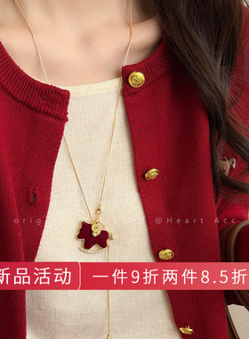 红色小马吊坠项链女款小众高级感长款毛衣链2025新款日常百搭配饰