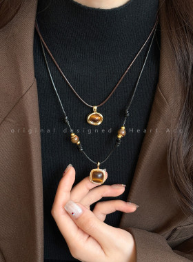 虎眼石吊坠皮绳项链女中古设计高级感装饰毛衣链秋冬复古百搭配饰