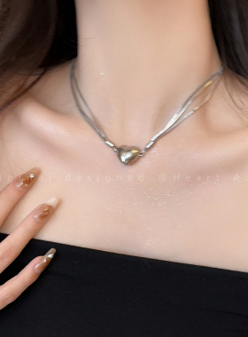 钛钢不掉色爱心磁吸项链女2025新款甜酷辣妹锁骨链冷淡风卫衣配饰