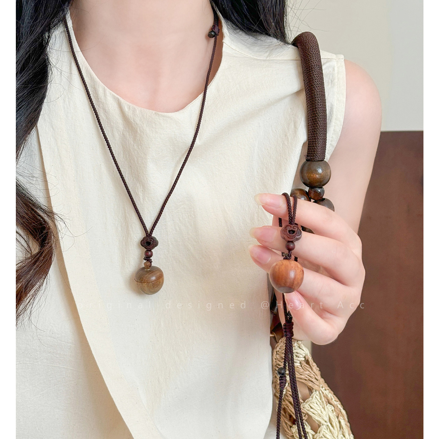 可打开~檀木苹果吊坠项链女独特长款编织绳毛衣链复古民族风配饰