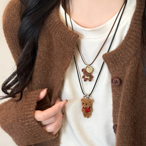 可爱植绒小熊吊坠项链女新款甜酷长款配饰挂件美拉德毛衣链卫衣链