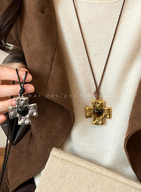 爱心虎眼石十字吊坠项链女小众高级感秋冬长款毛衣链复古设计配饰