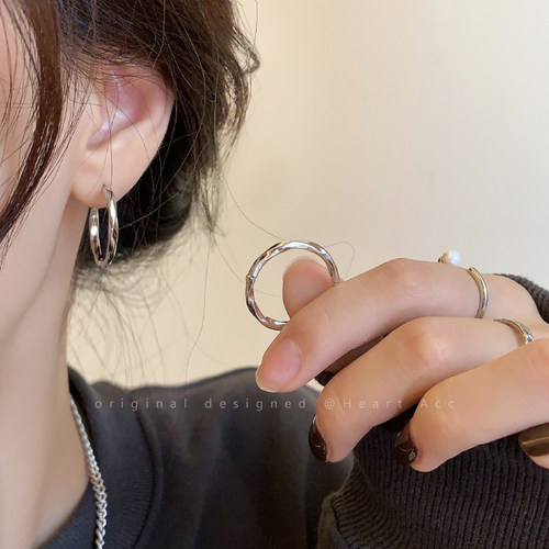 简约高级感素圈耳环2025新款耳圈