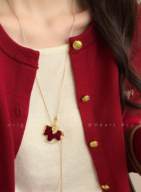 红色小马吊坠项链女款小众高级感长款毛衣链2025新款日常百搭配饰