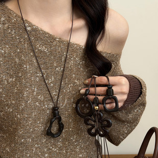 秋冬镂空花朵蜡绳项链女2026新款高级感挂脖毛衣链高级感长款配饰