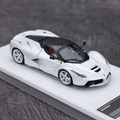 Street Buster 1:64 跃马 LaFerrari 拉法 F150 合金汽车模型白色