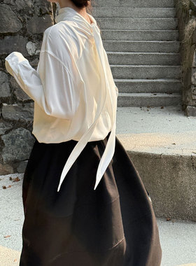 鹿西 法式轻熟风缎面飘带衬衫女2026早春新款高级感气质小衫3759