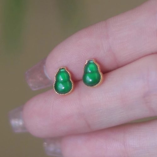 天然珍宝和颜悦色翡翠耳钉