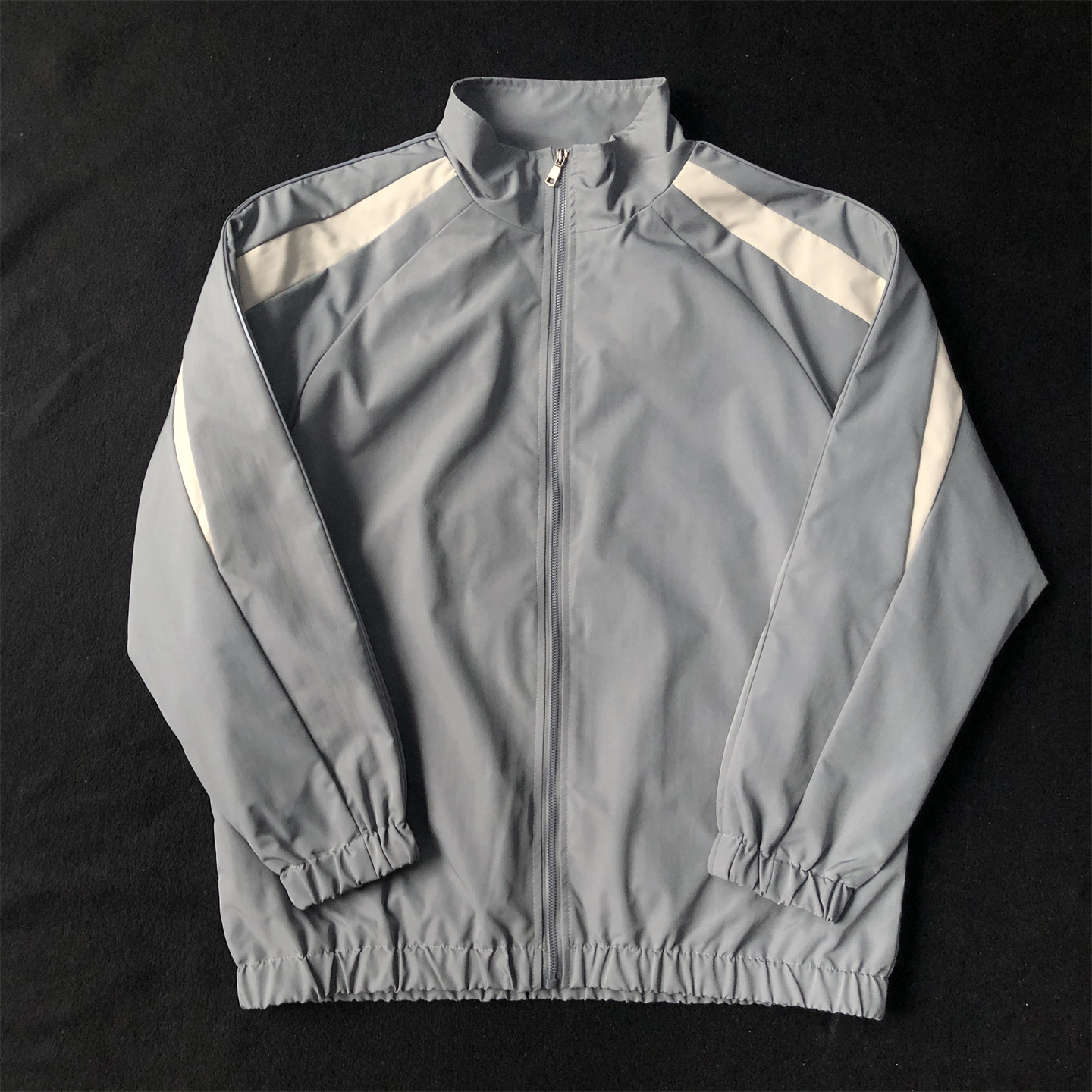 新款时尚夹克男秋季拼接反光条冲锋衣登山外套运动立领风衣情侣款