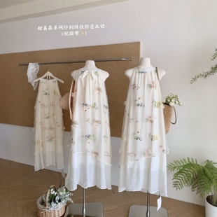 2025法式宽松网纱刺绣挂脖无袖连衣裙女夏海边度假风绝美超仙长裙