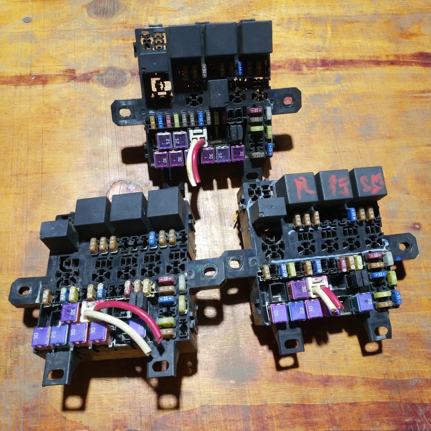 适用东风风行S500菱智室内仪表台线束配电盒继电器盒保险丝盒总成