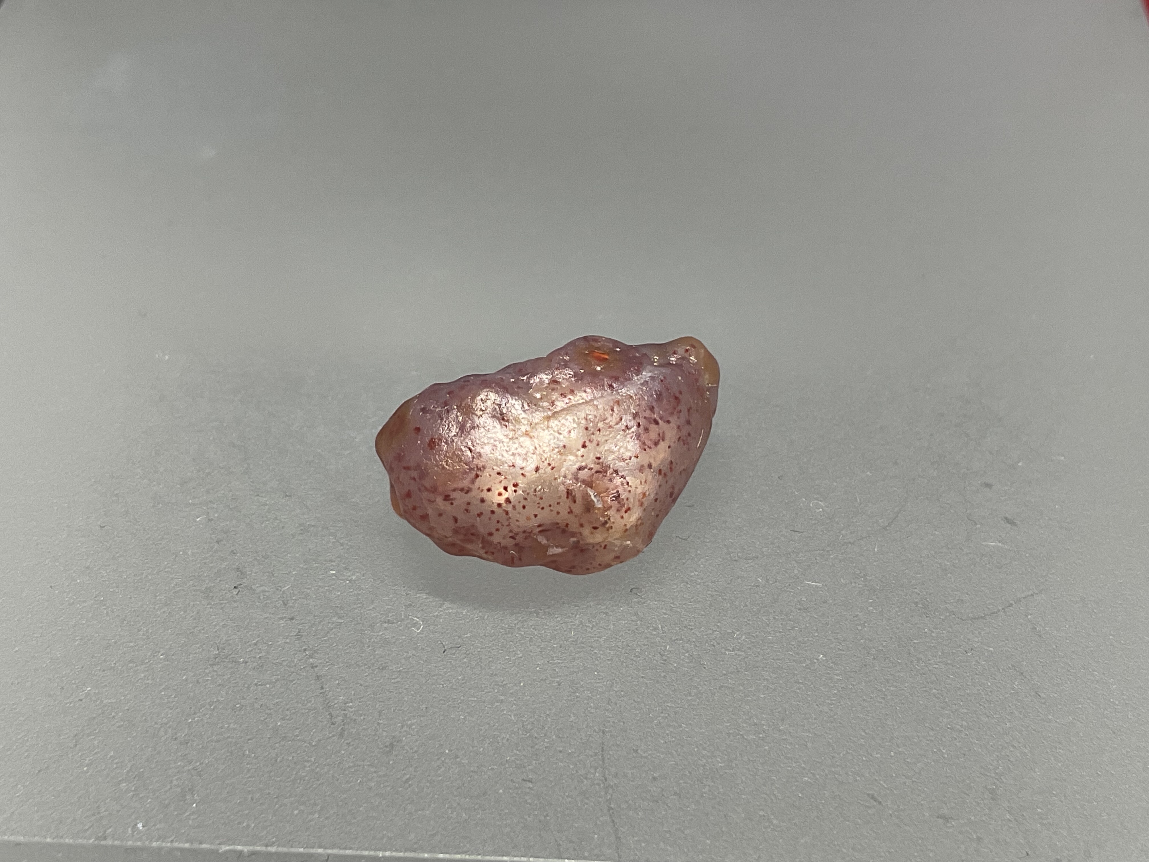 阿拉善粉色草莓点糖心玛瑙奇石