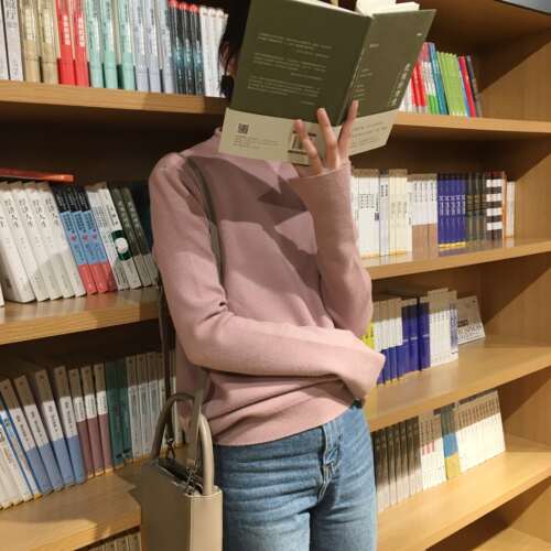 干枯玫瑰色烟囱领开衩袖针织衫