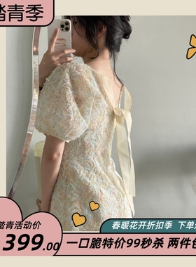 “洛丽塔精灵”_22夏 小v领马卡龙抽象线条绣花网纱 露背连衣裙