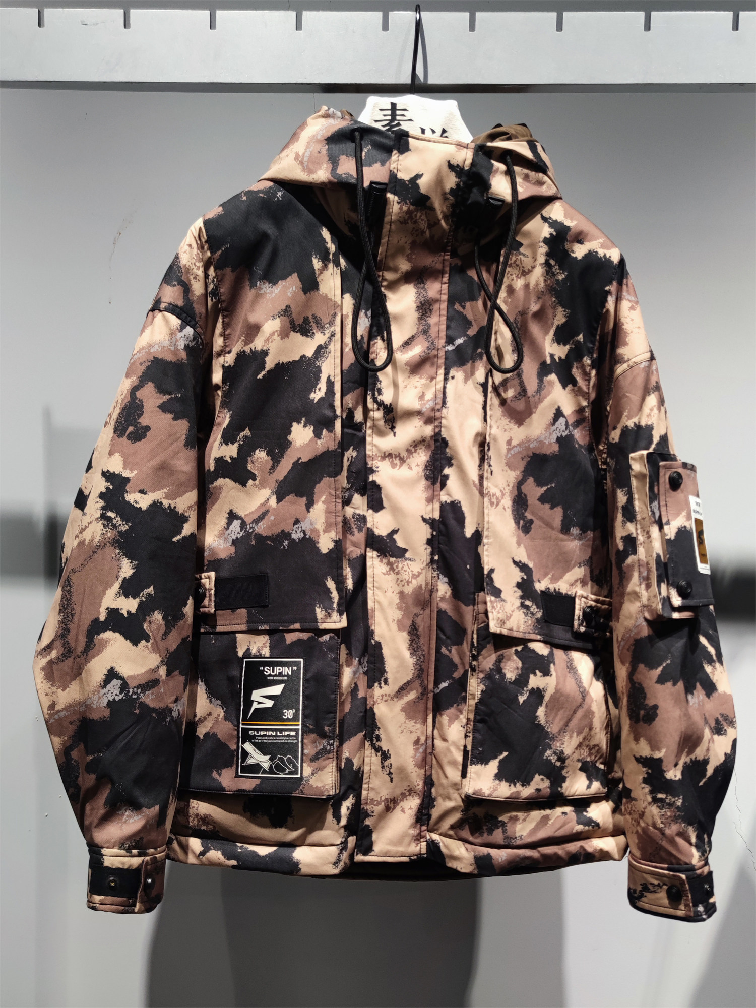 素拼青春流行连帽鹅绒