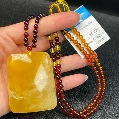 俄罗斯鸡油红飘白花无事牌26.22克4-5mm琥珀蜜蜡毛衣链共34.5克