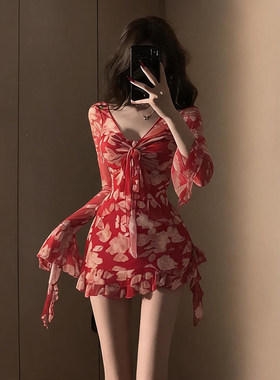纯欲红色连体裙式泳衣女海岛度假