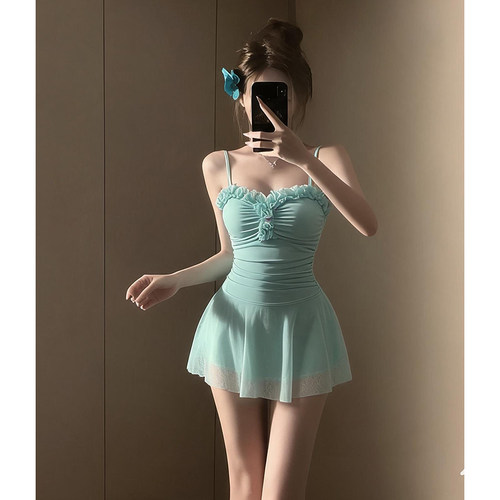 新款显白绿连体裙式泳衣女纯欲