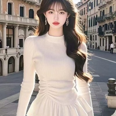 2024冬季今年时尚流行大女主气质百搭高级感白色超好看打底上衣女